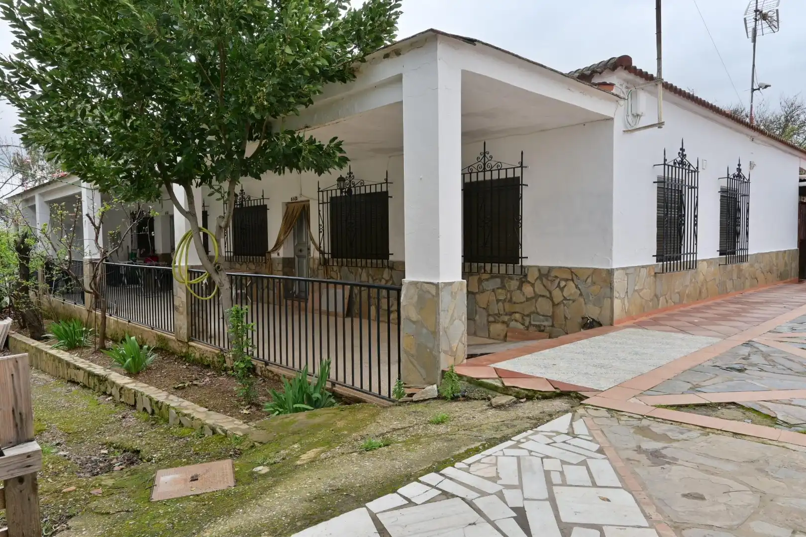 Vista exterior de Finca rústica en venda en Las Navas de la Concepción amb Jardí privat, Terrassa i Moblat