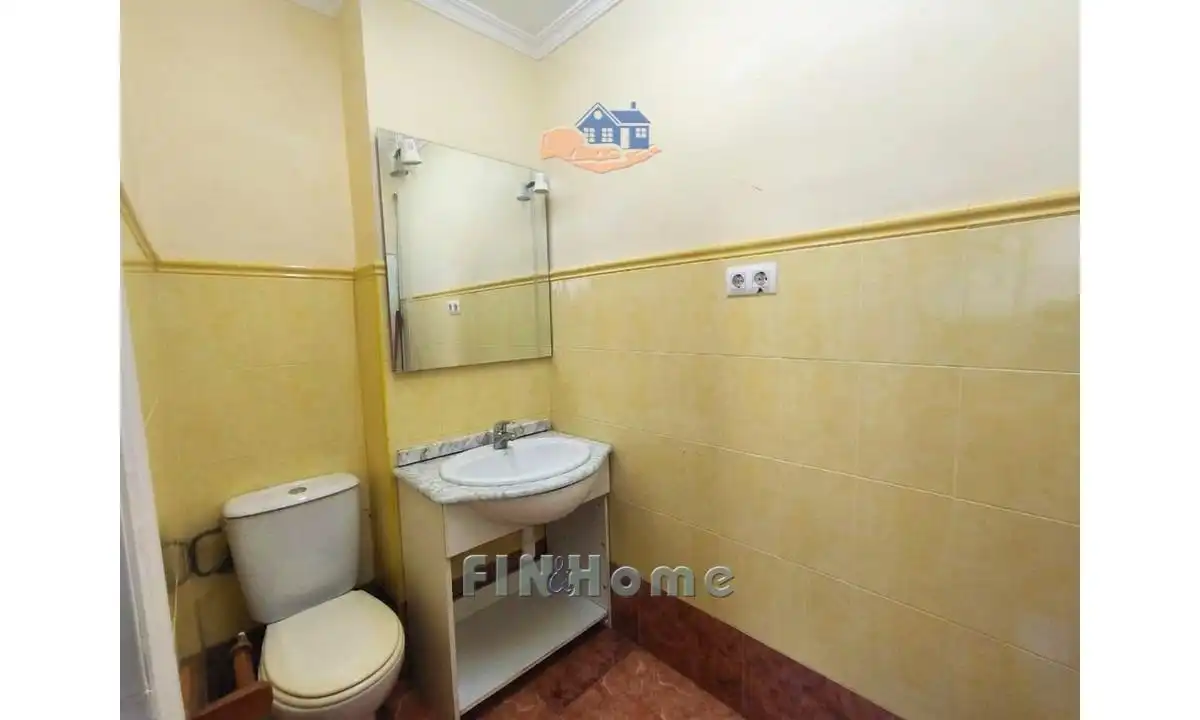 Baño de Local en traspaso en Sevilla con Aire acondicionado y Amueblado