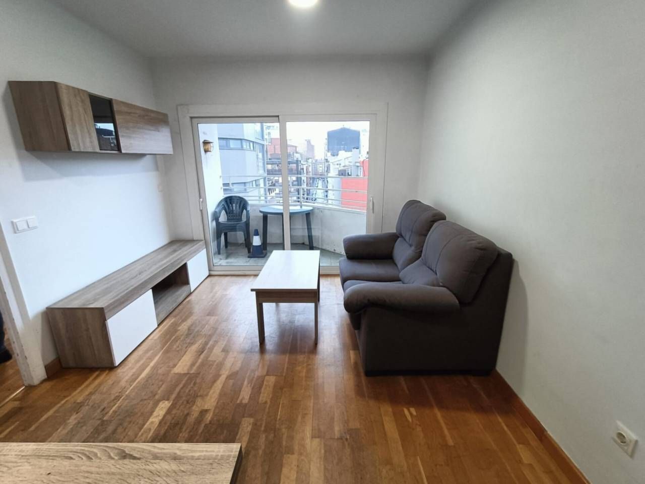 Sala d'estar de Pis en venda en Girona Capital amb Calefacció, Parquet i Balcó