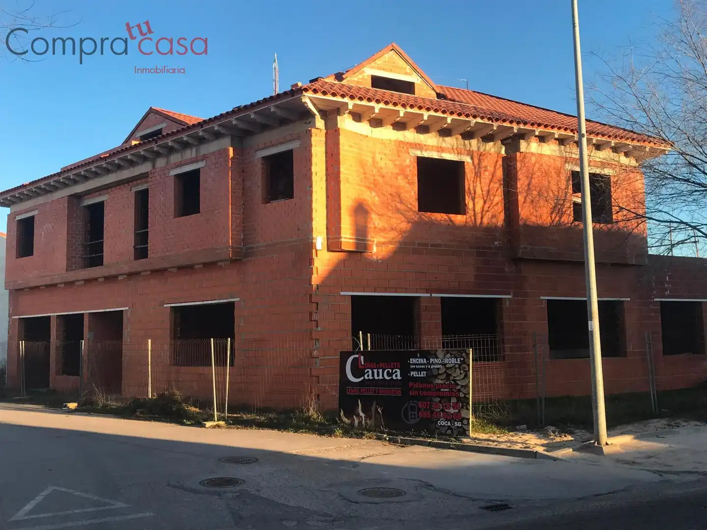 Vista exterior de Edificio en venta en Coca