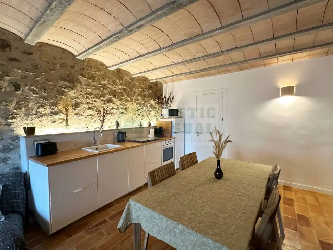 Küche von Country house zur Miete in Foixà mit Klimaanlage, Heizung und Möbliert