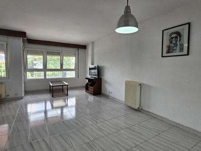 Living room of Flat for sale in Girona Capital  with Air Conditioner, Heating and Terrace