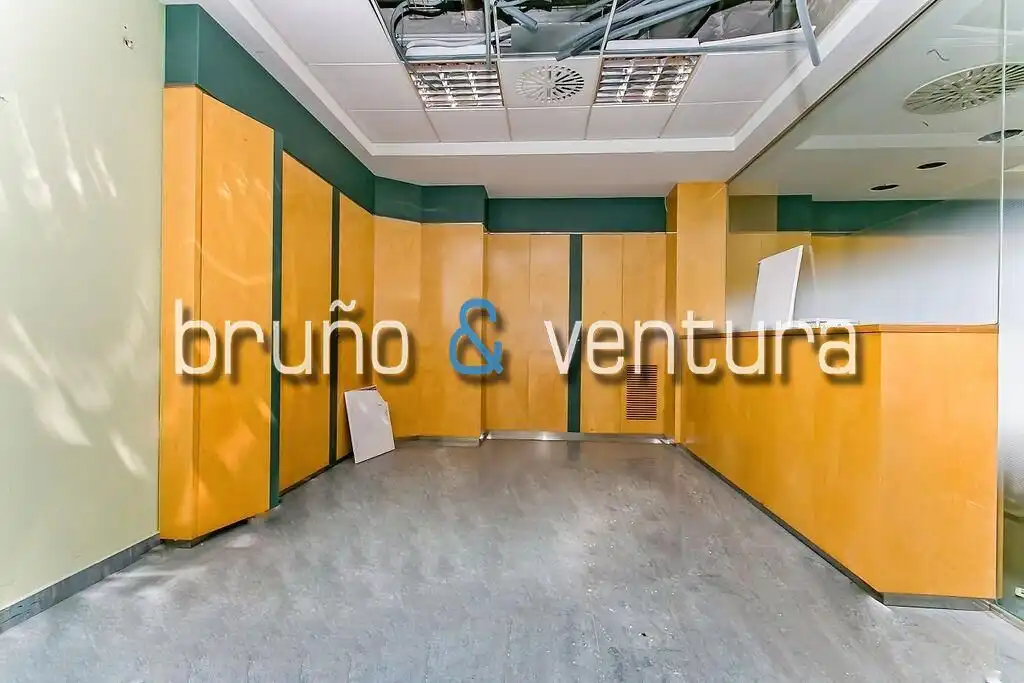 Local comercial en venda a Centre Vila, imagen 4