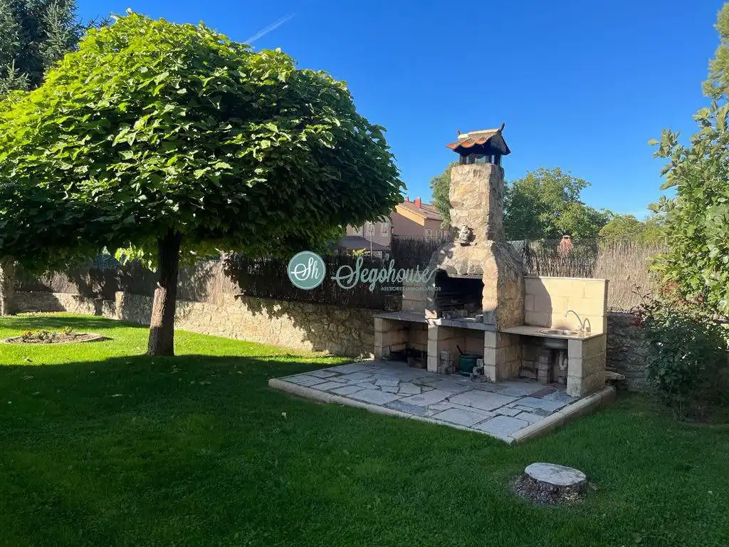 Terrassa de Casa o xalet de lloguer en Palazuelos de Eresma amb Calefacció, Terrassa i Moblat