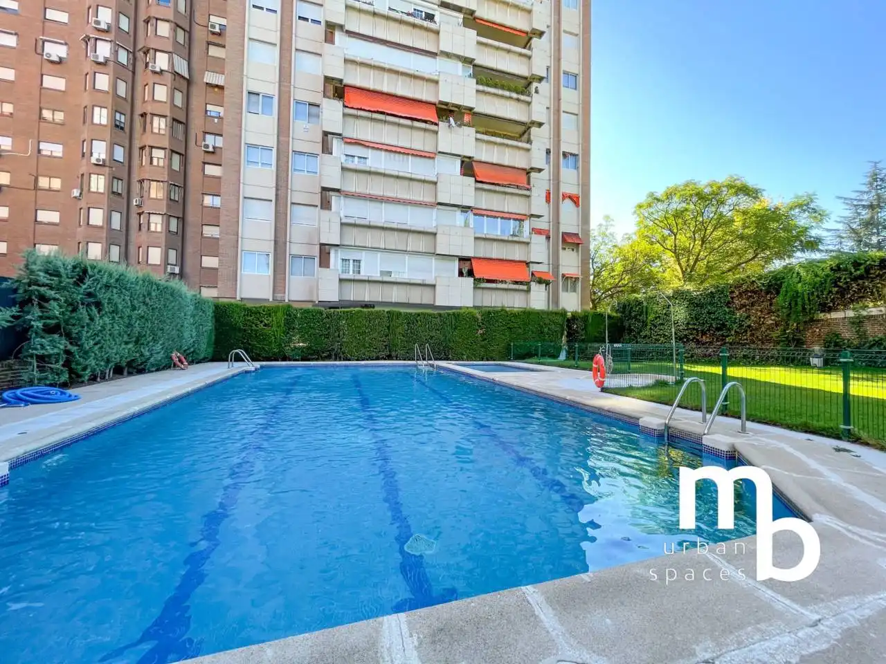 Piscina de Piso de alquiler en Madrid con Aire acondicionado, Calefacción y Parquet