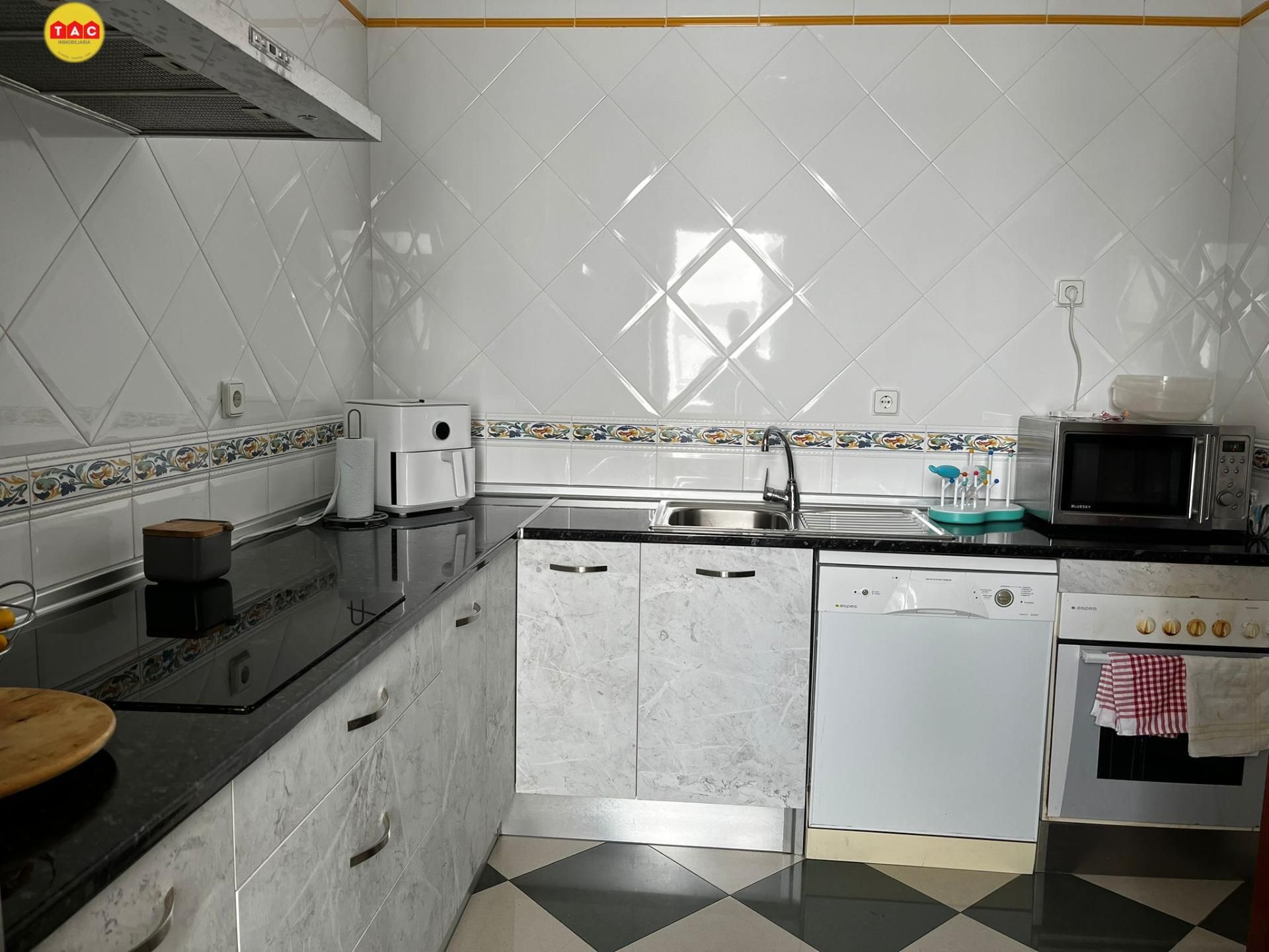 Cuina de Pis en venda en Lepe amb Calefacció, Terrassa i Traster