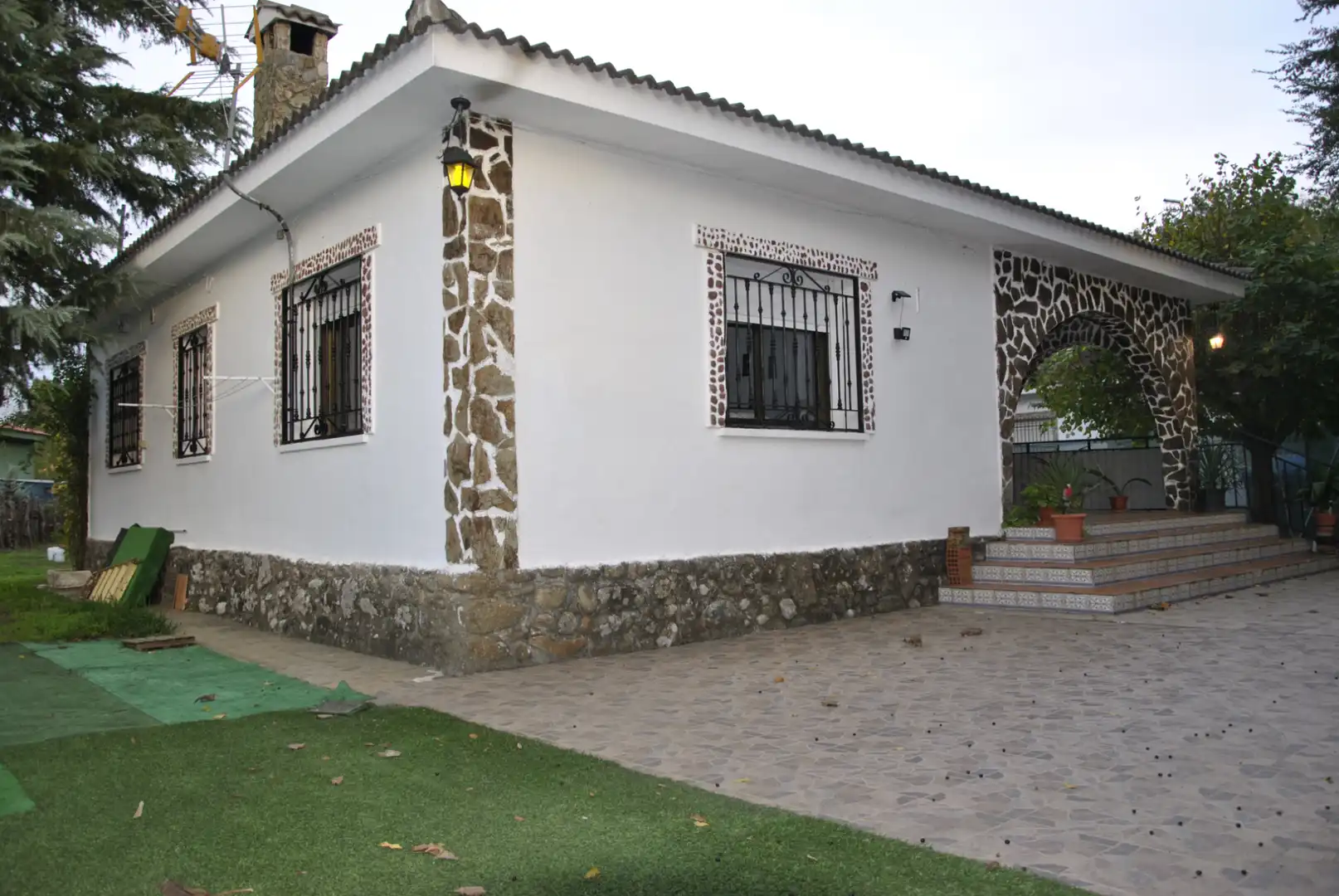Exterior view of Houses for sale in Casas del Castañar  with Heating, Private garden and Terrace