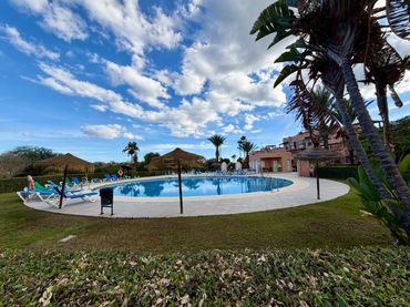 Appartement compact avec piscine à vendre à Calle Casares del Sol 3