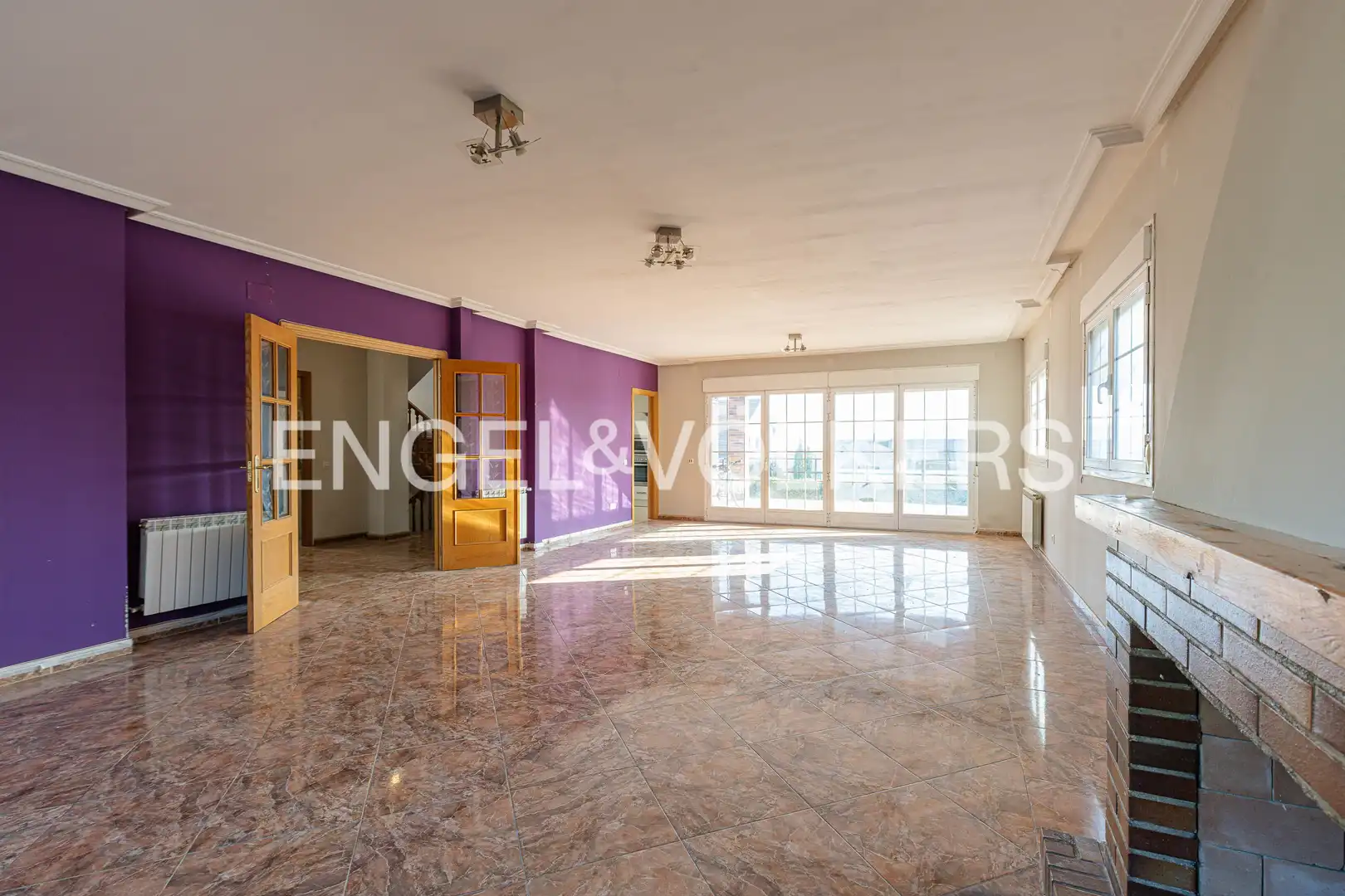 Casa con piscina en venta en Urbanizaciones, imagen 2