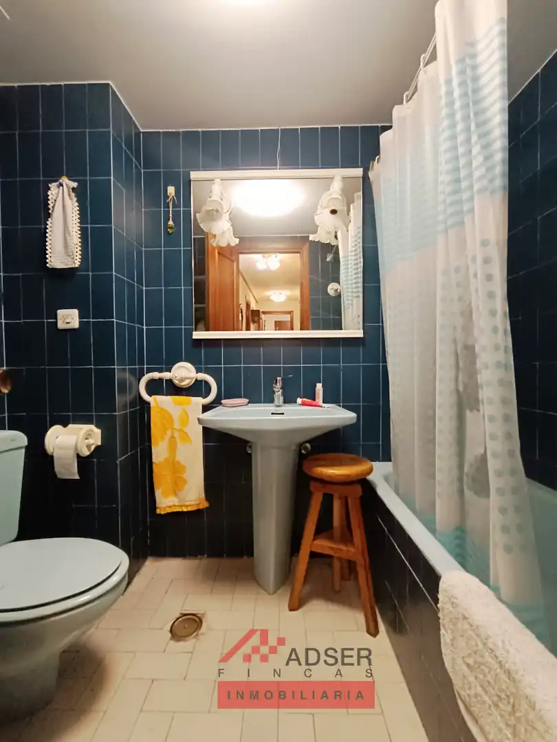 Bathroom of Flat for sale in  Logroño  with Parquet flooring and Terrace