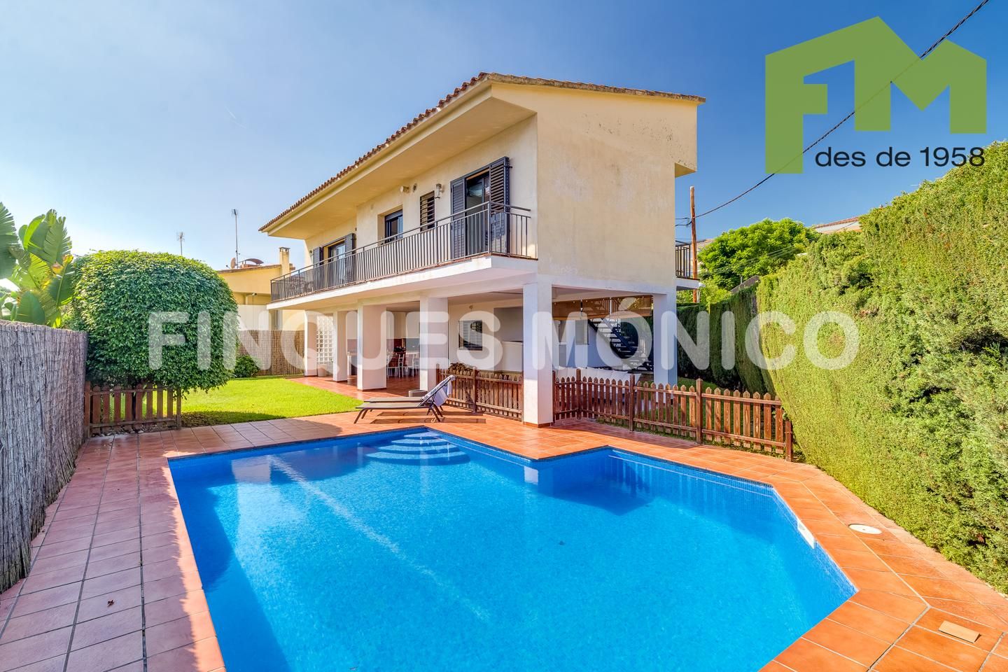 Exterior view of House or chalet for sale in Premià de Dalt  with Air Conditioner, Heating and Private garden