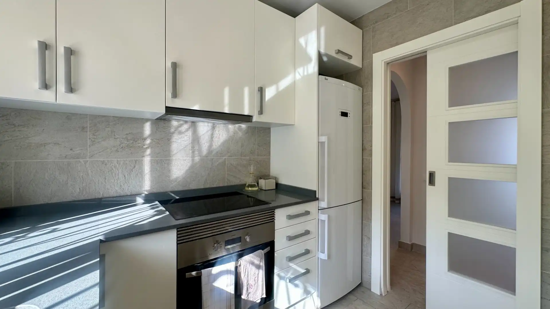 Cuina de Casa o xalet en venda en Mont-roig del Camp amb Aire condicionat, Jardí privat i Terrassa
