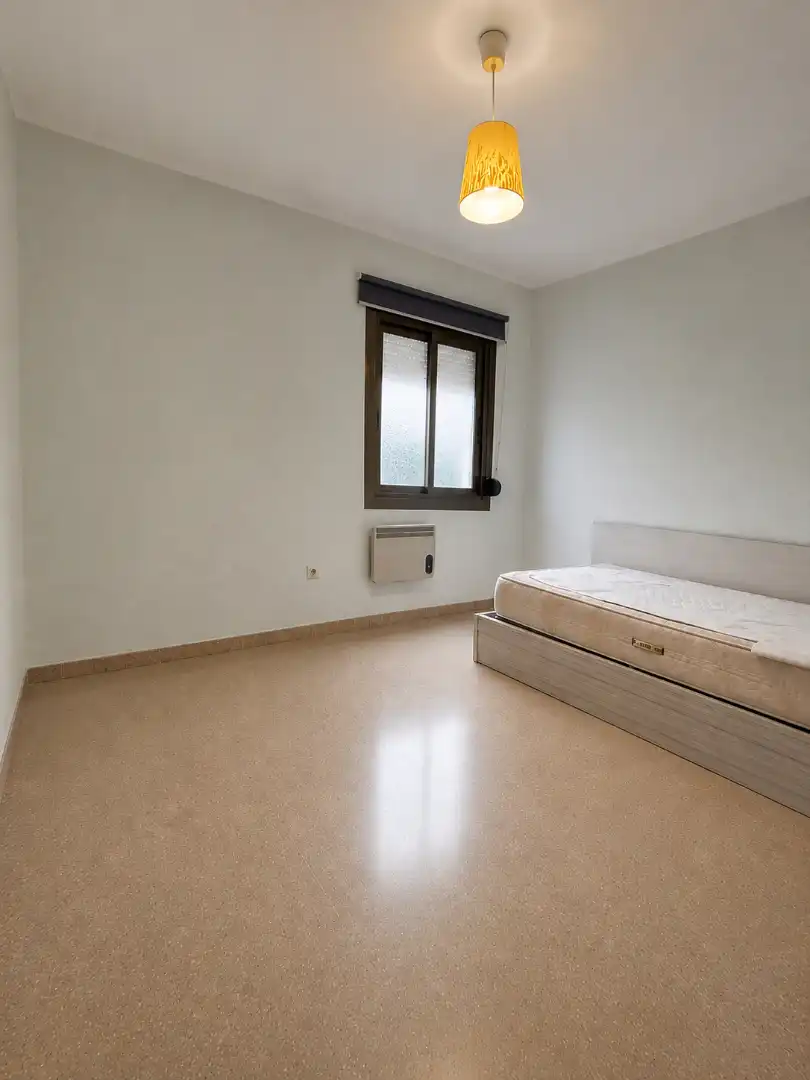 Habitación de Piso en venta en El Prat de Llobregat con Aire acondicionado, Calefacción y Horno