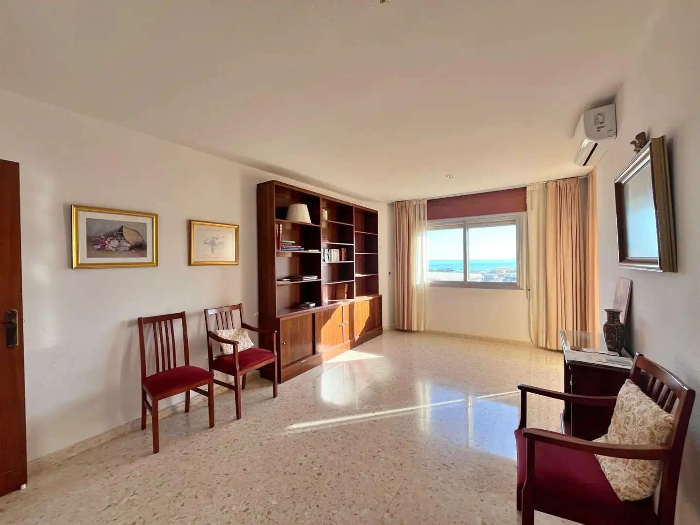 Sala de estar de Piso en venta en Rincón de la Victoria con Aire acondicionado, Terraza y Piscina comunitaria