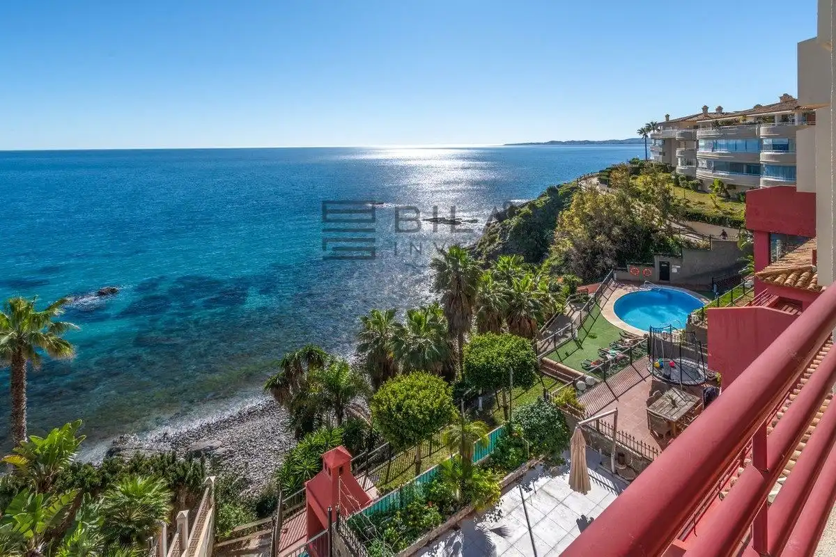 Flat with pool for sale in Torrequebrada