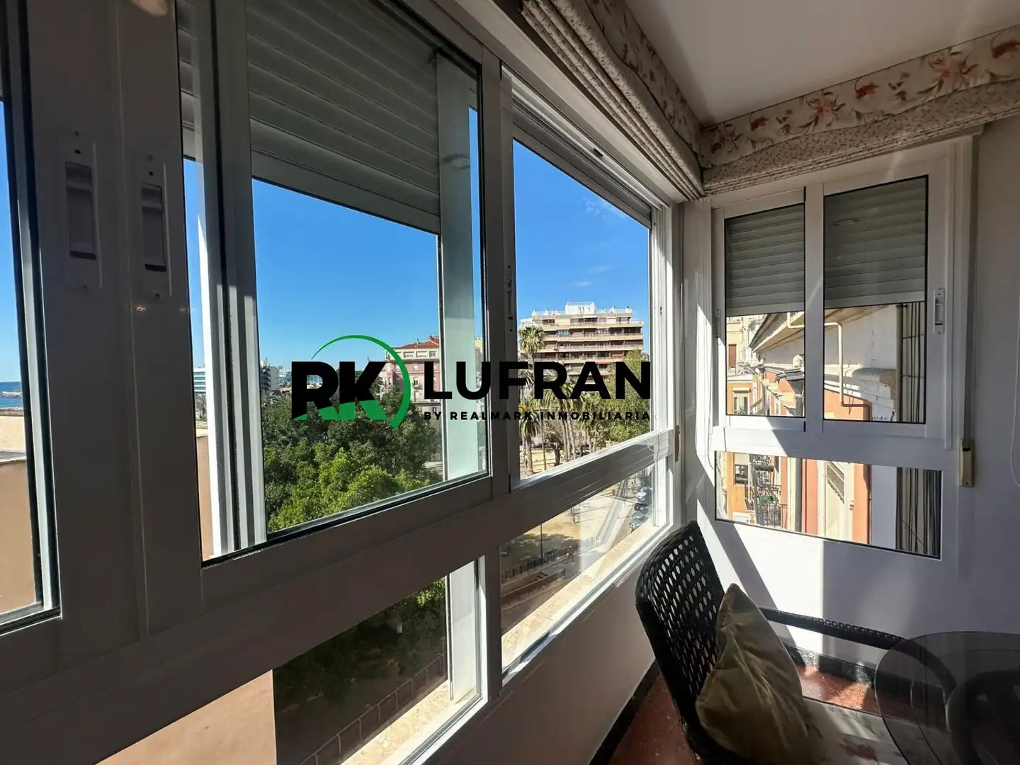 Vista exterior de Apartament en venda en Alicante / Alacant amb Terrassa, Moblat i Balcó