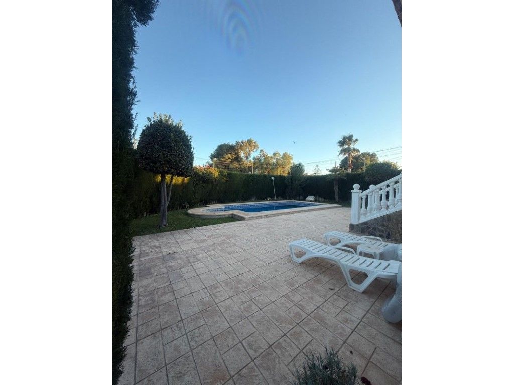 Vista exterior de Casa o xalet en venda en Mutxamel amb Aire condicionat, Calefacció i Jardí privat