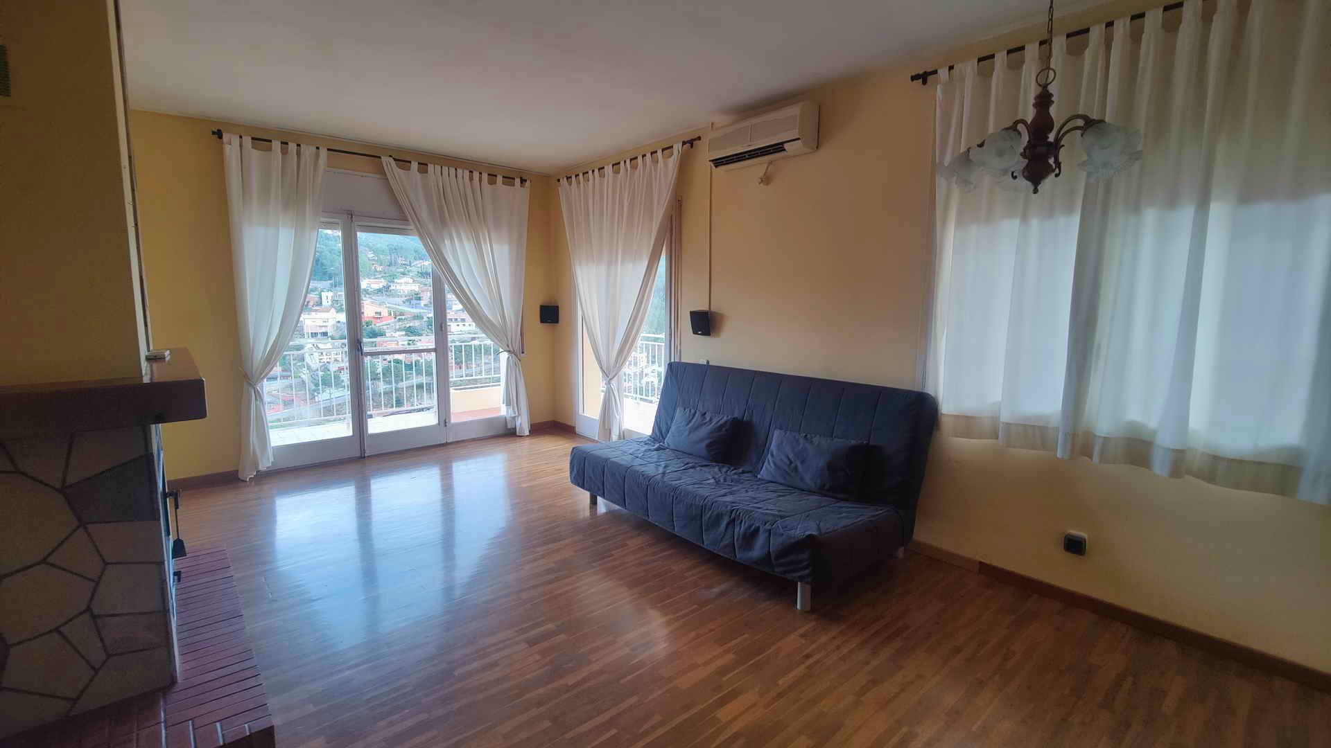 Living room of Single-family semi-detached to rent in Vallirana  with Air Conditioner, Private garden and Parquet flooring