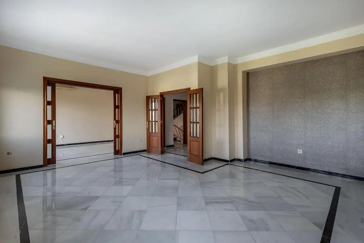 Flat for rent in Granada  with Air Conditioner and Heating