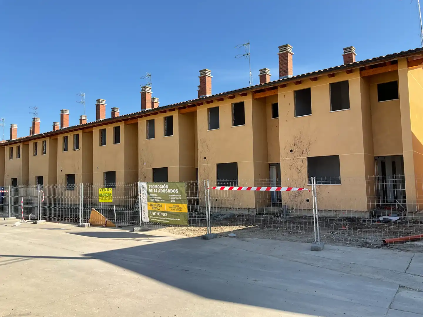 Vista exterior de Casa adosada en venda en Herramélluri amb Calefacció, Jardí privat i Parquet