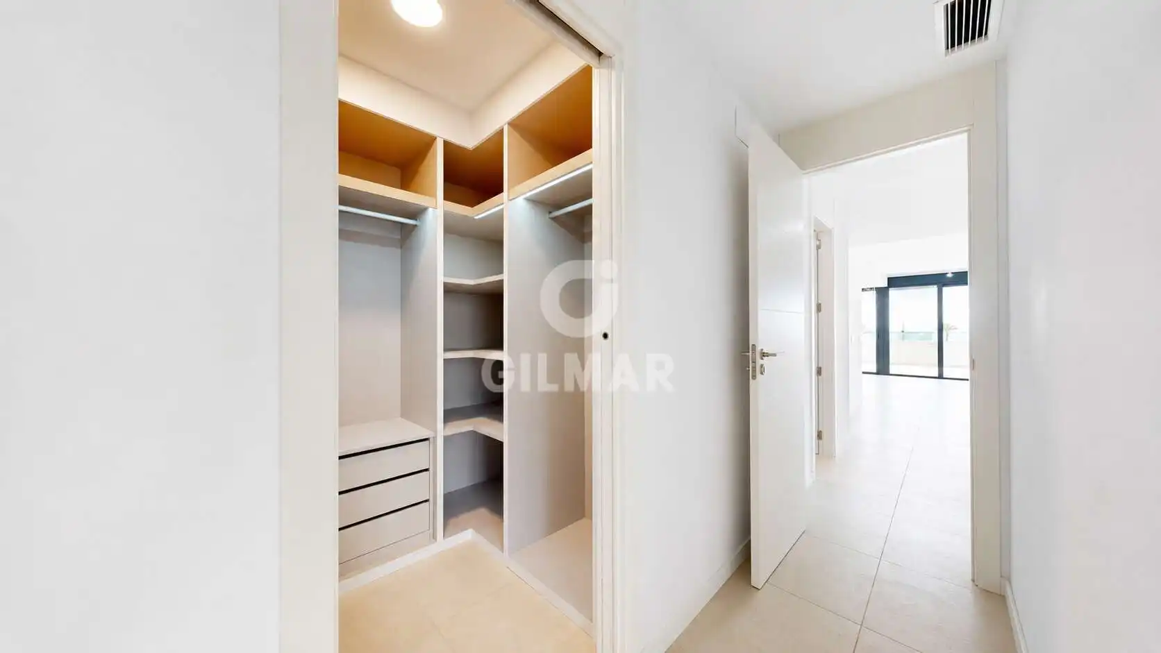 Piso en venta en Torremolinos con Calefacción, Jardín privado y Trastero