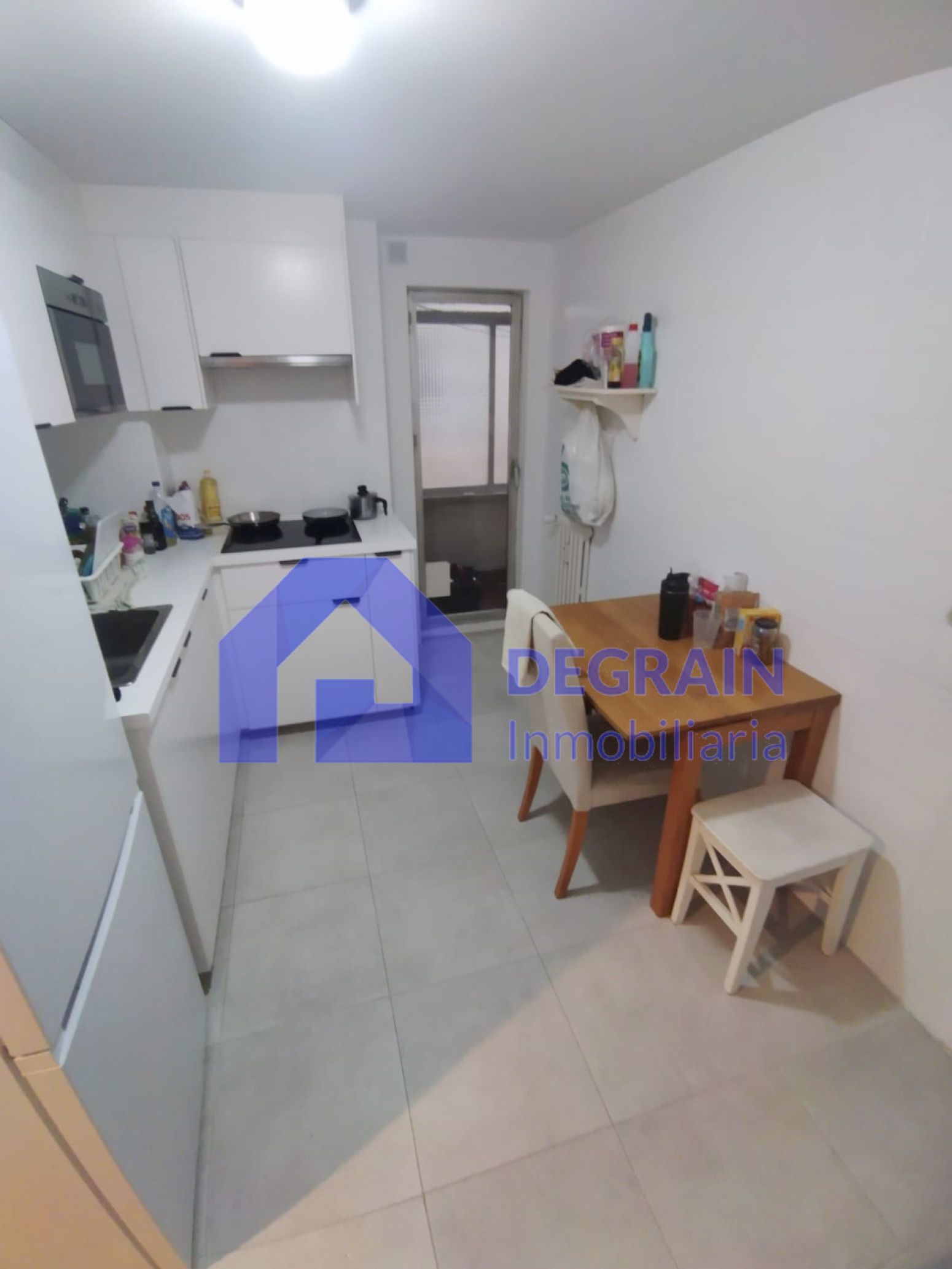Cuina de Pis en venda en Oviedo  amb Calefacció i Terrassa