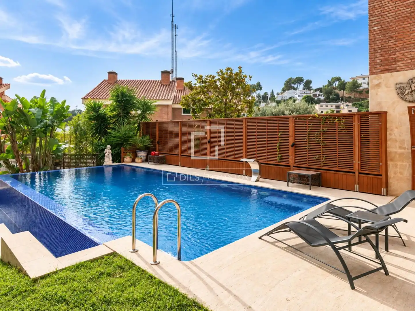 Swimming pool of Houses for rent in Castelldefels  with Air Conditioner, Heating and Private garden