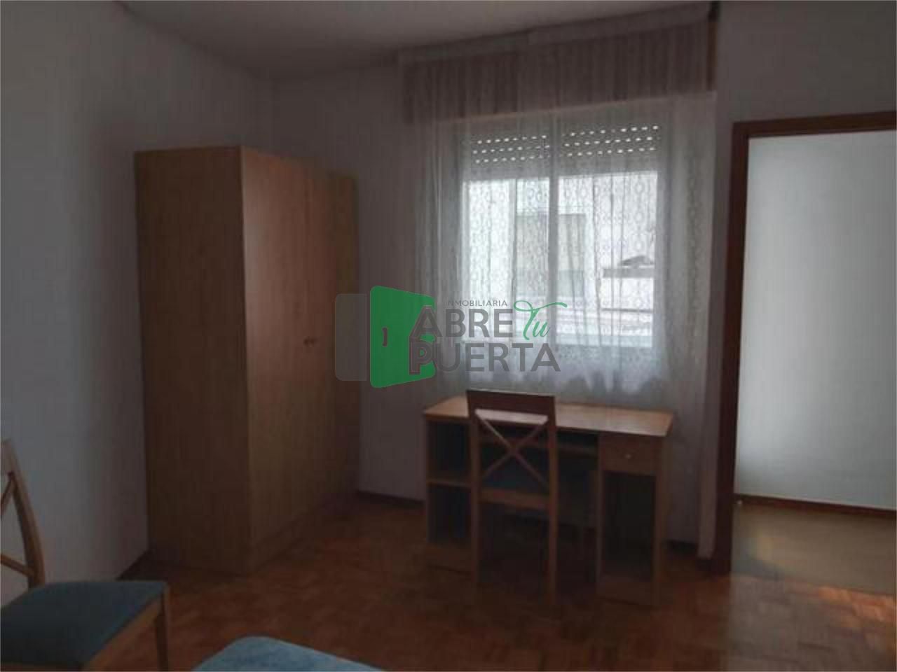 Bedroom of Flat to rent in Ourense Capital   with Heating, Parquet flooring and Furnished