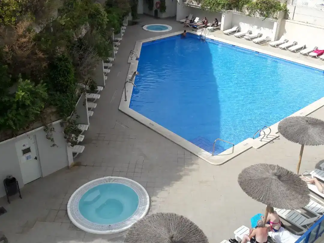 Piscina de Apartament en venda en Alicante / Alacant amb Aire condicionat, Piscina i Balcó