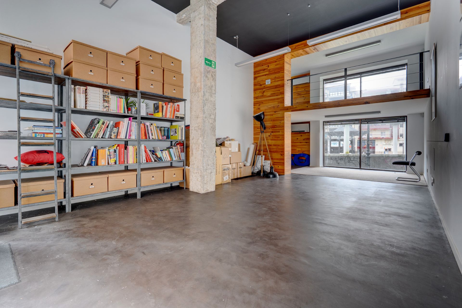 Premises for sale in Irun   with Air Conditioner and Alarm