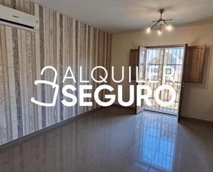 Sala d'estar de Pis de lloguer en San Juan de Aznalfarache amb Terrassa