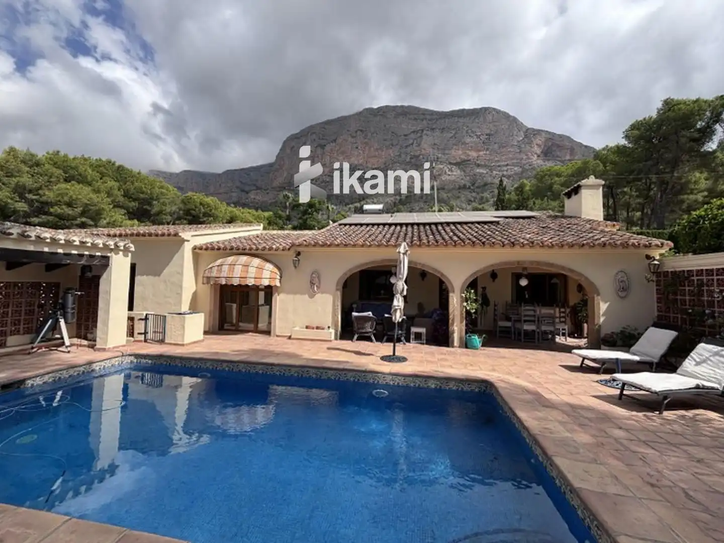 Vista exterior de Casa o xalet en venda en Jávea / Xàbia amb Aire condicionat, Calefacció i Jardí privat