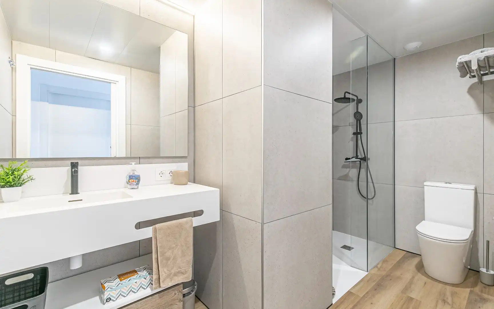 Baño de Piso de alquiler en Sant Boi de Llobregat con Aire acondicionado, Calefacción y Jardín privado