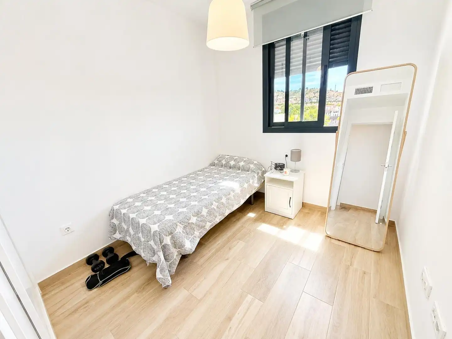 Schlafzimmer von Wohnungen zum Verkauf in Málaga mit Klimaanlage, Privatgarten und Terrasse
