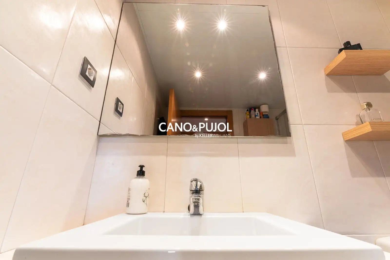 Bathroom of Flat for sale in Sant Cugat del Vallès  with Heating, Terrace and Storage room