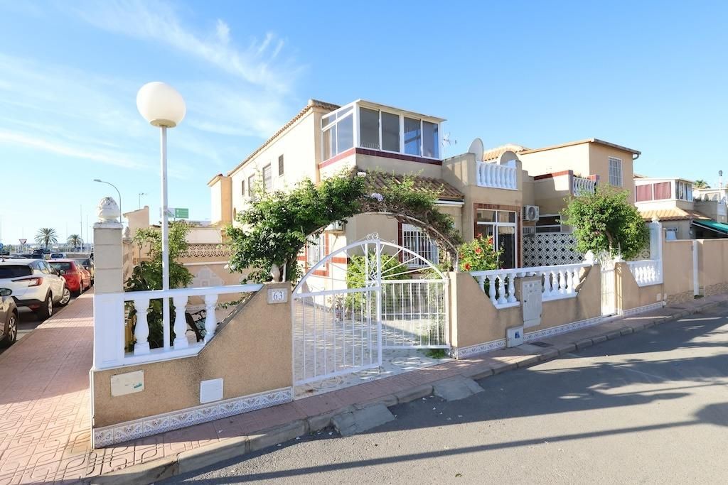 Exterior view of Duplex for sale in Torrevieja  with Air Conditioner, Private garden and Terrace