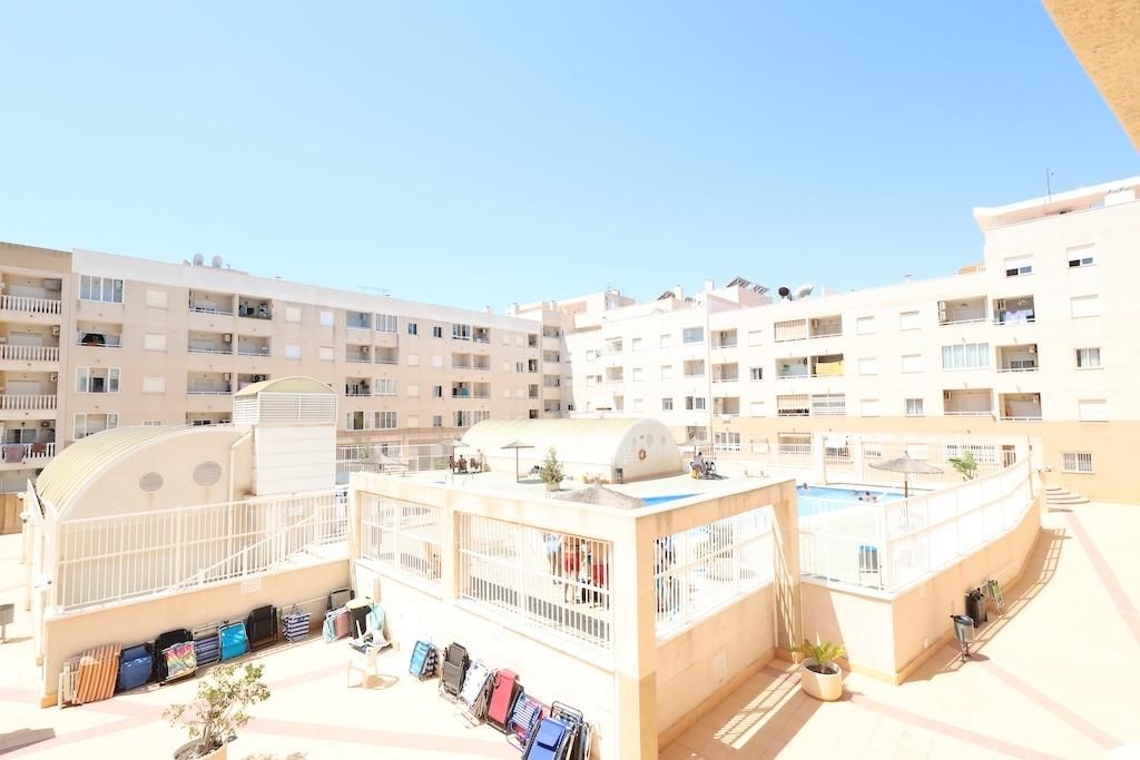 Vista exterior de Pis en venda en Torrevieja amb Aire condicionat, Calefacció i Terrassa