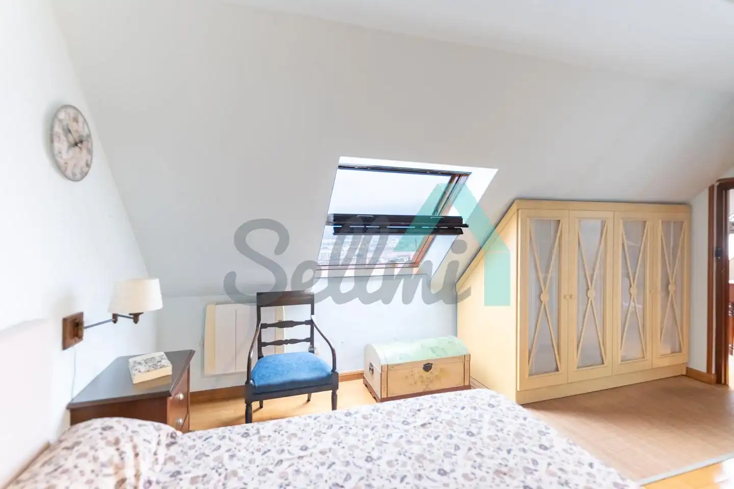 Schlafzimmer von Wohnung zur Miete in Oviedo  mit Heizung, Parkett und Möbliert