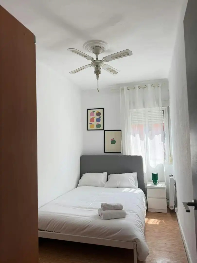Bedroom of Flat for rent in Madrid  with Air Conditioner, Heating and Furnished