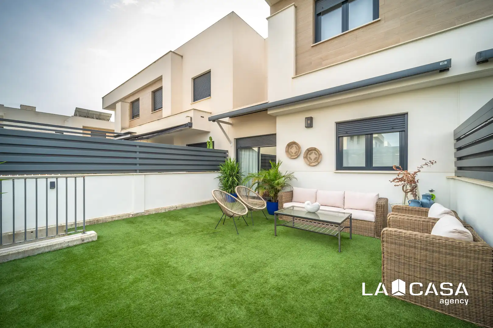 Terraced house with pool for sale in Entrenúcleos, imagen 2