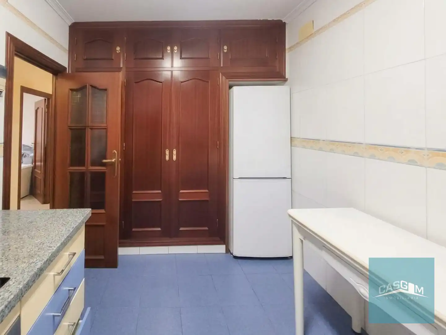 Cuina de Pis en venda en Huelva amb Forn, Rentadora i Microones