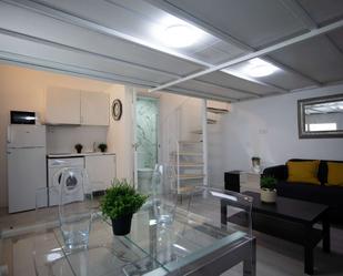 Study to share in  Madrid Capital  with Air Conditioner and Terrace