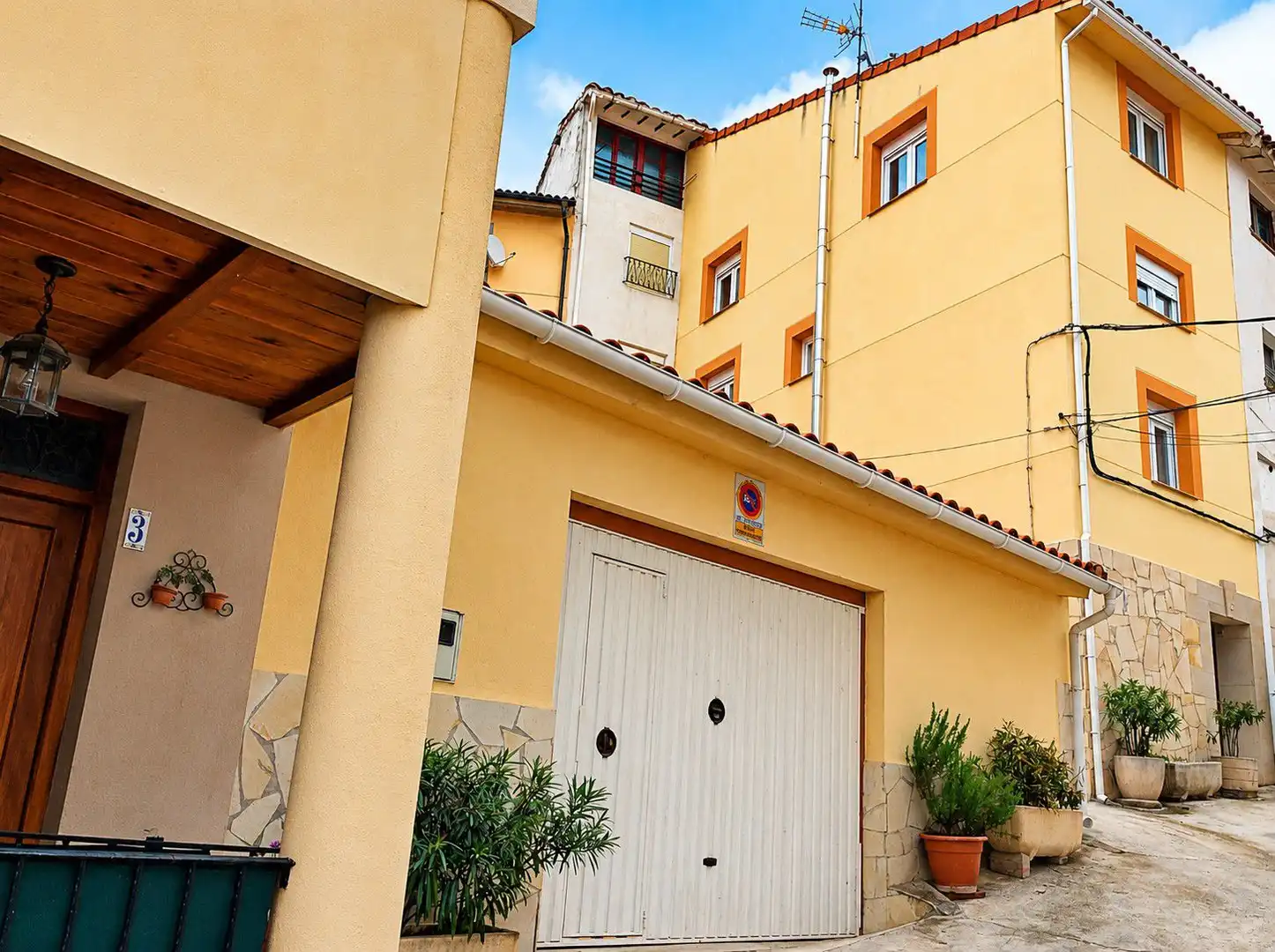 Vista exterior de Casa adosada en venta en Viguera con Calefacción, Parquet y Trastero