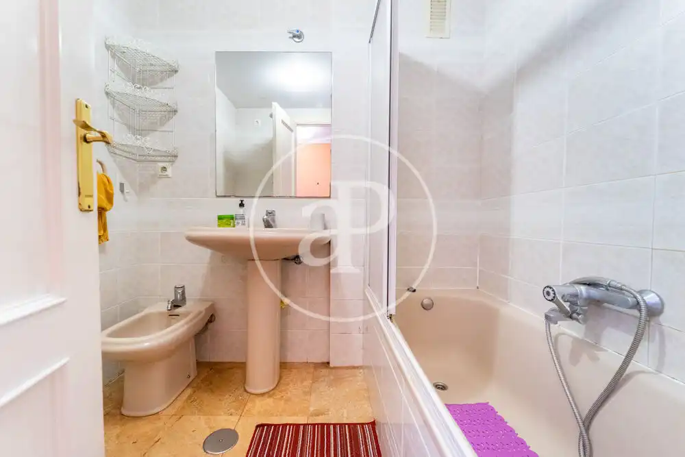 Bathroom of Flat for sale in Benidorm  with Heating and Furnished
