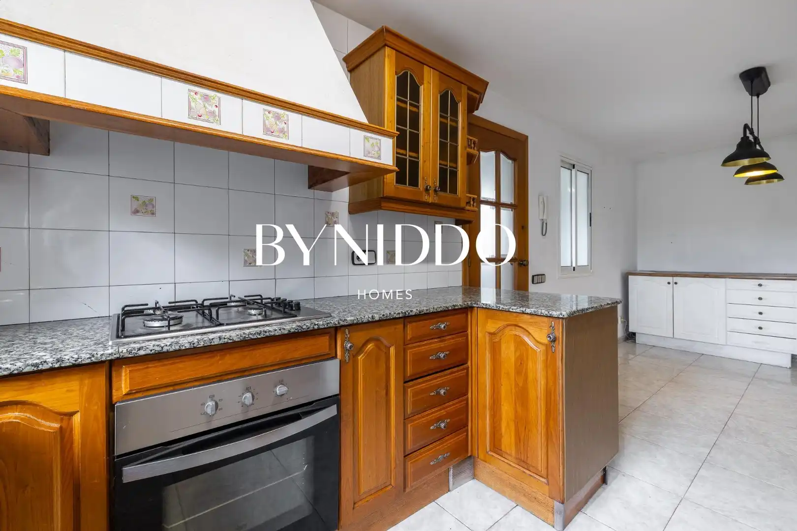 Cuina de Casa o xalet en venda en Sant Cugat del Vallès amb Jardí privat, Terrassa i Traster