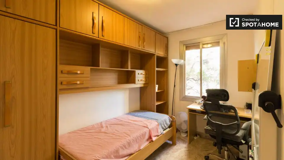 Habitación de Piso para compartir en L'Hospitalet de Llobregat con Aire acondicionado, Calefacción y Amueblado