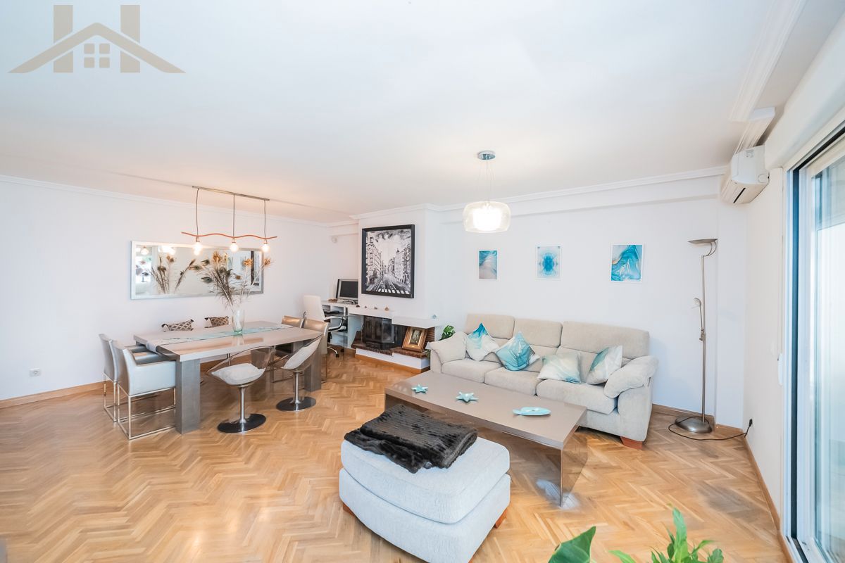 Sala d'estar de Casa adosada en venda en Las Rozas de Madrid