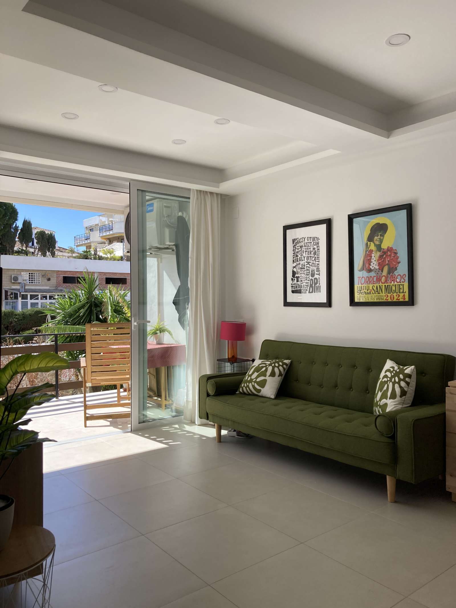 Sala de estar de Apartamento para compartir en Torremolinos con Aire acondicionado, Terraza y Amueblado