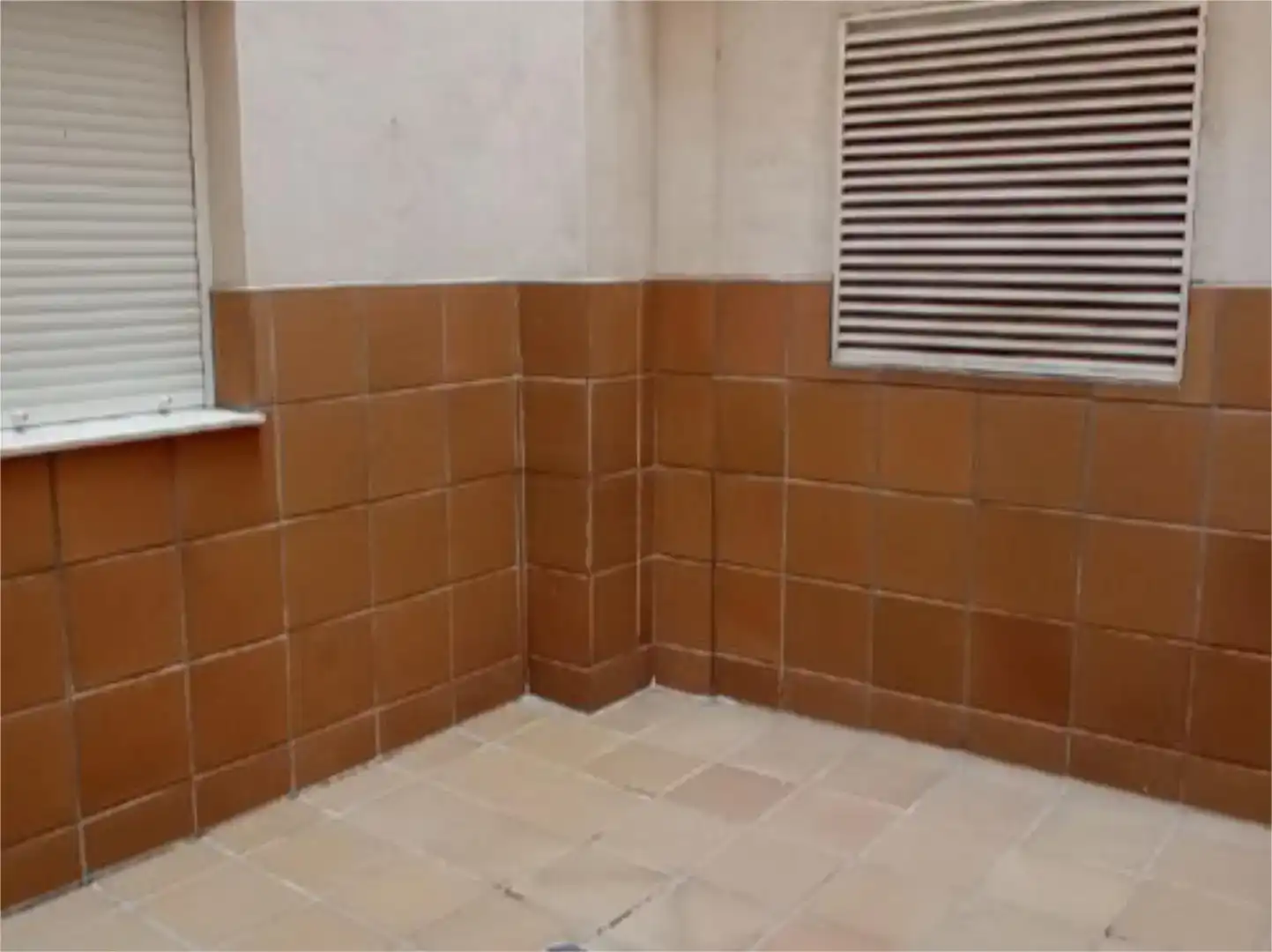 Bany de Pis de lloguer en Bronchales amb Parquet, Traster i Moblat