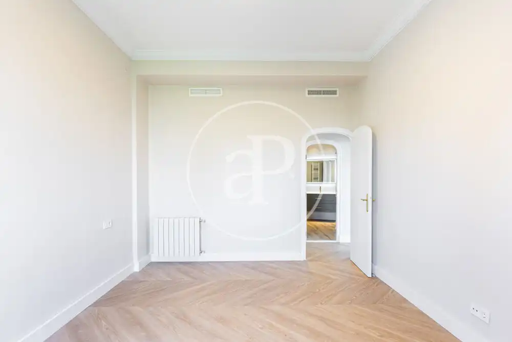 Flat for rent in Valencia  with Air Conditioner, Heating and Balcony